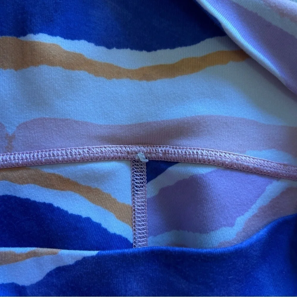 Women's Lululemon True Self Crop Bleacher Stripe White Iris Flower Size 0
